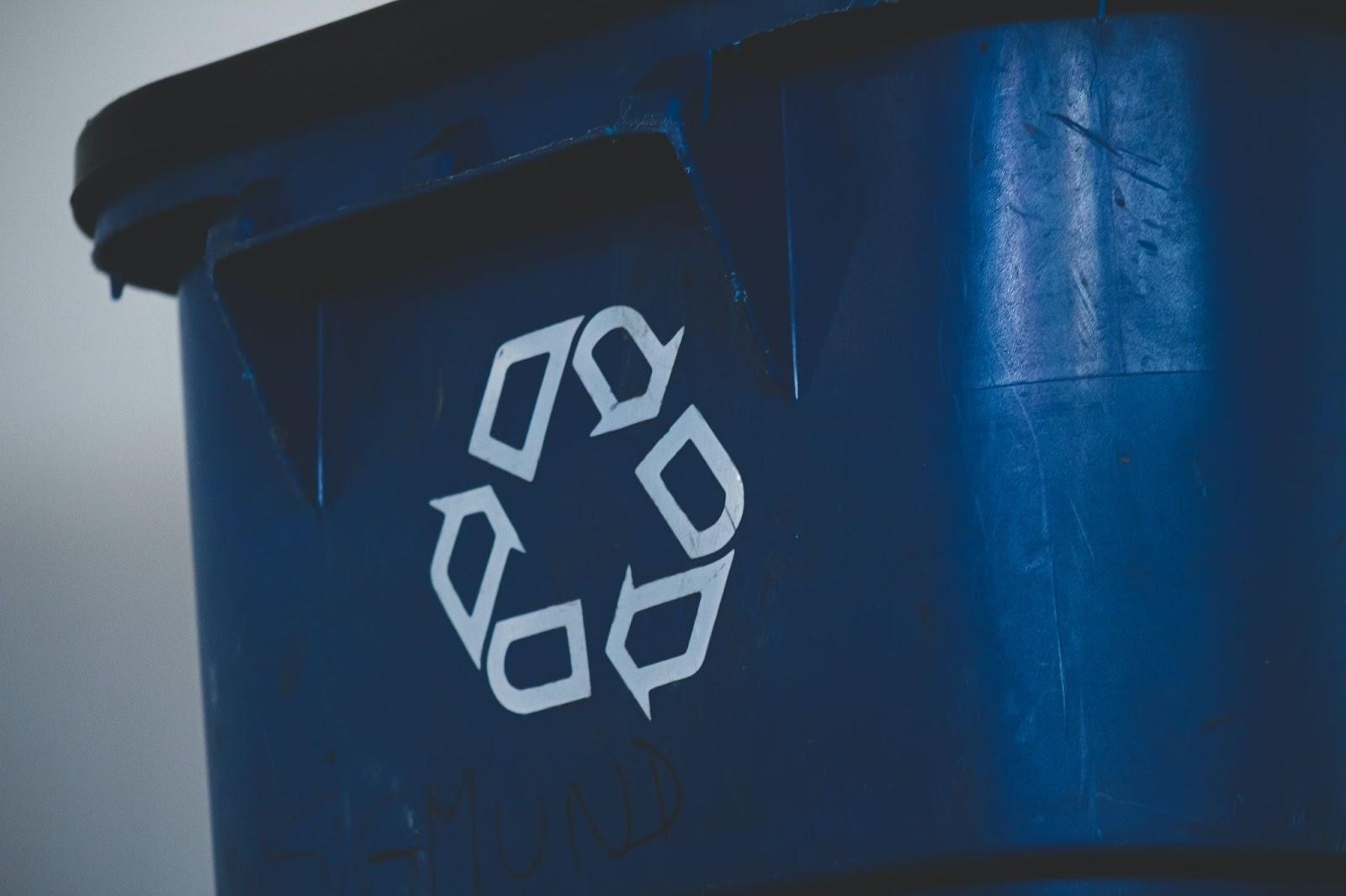 A waste bin that shows the universal recycling symbol or three chasing arrows also known as the Mobius loop